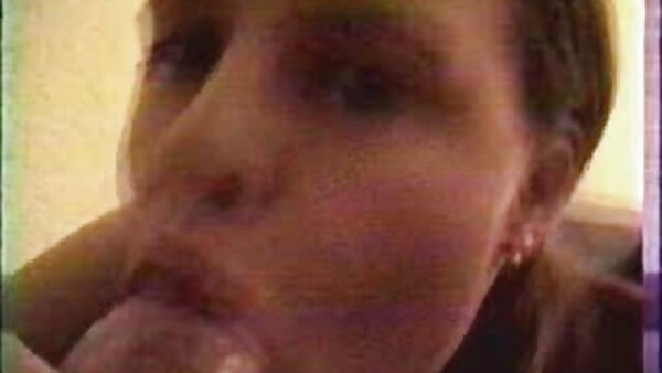Буци секс бомба Саша Нокс во неверојатна уста ебам сесија