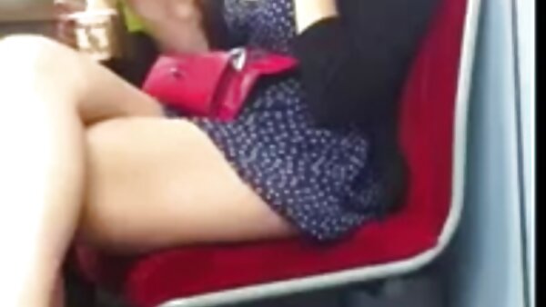 Сексуално наелектризираното бебе Шрима Малати ја покажува својата пичка одблиску